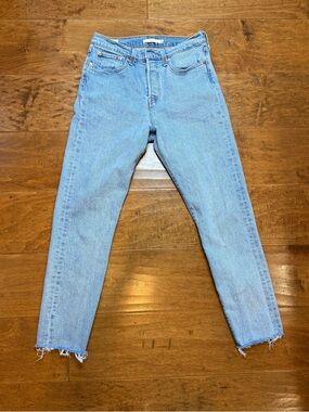 Levi’s Premium Wedgie Jeans 28 Light Wash Raw Hem